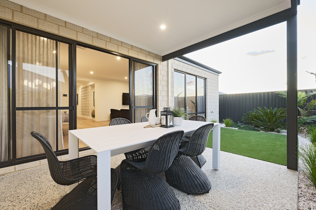 the-coachella-display-home-alfresco-area-aveling-homes-lake-treeby-perth-western-australia