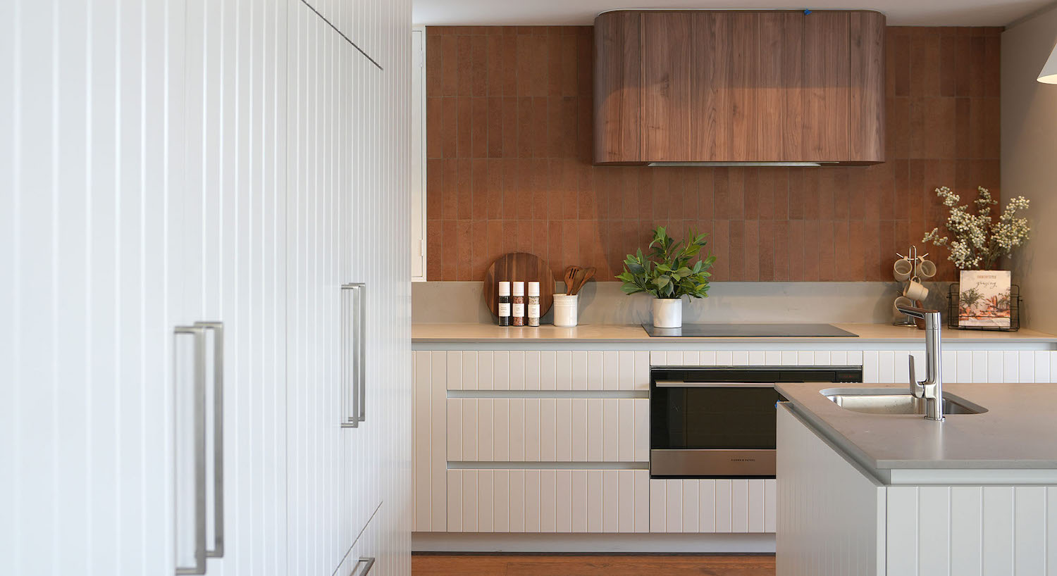 brookton-display-home-by-wbn-webb-brown-neaves-lake-treeby-perth-wa-western-australia-kitchen-island-benchtop-electric-stove