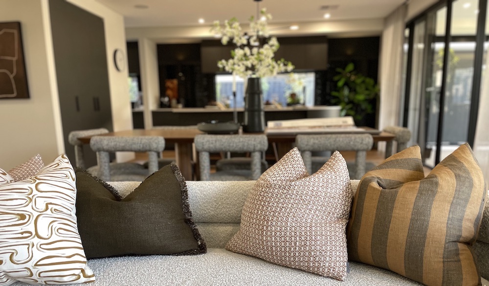 barden-display-by-dale-alcock-homes-display-home-lake-treeby-perth-western-australia-wa-dining-room-open-space-pillows